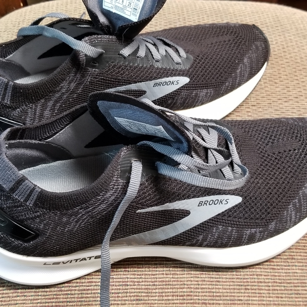 Brooks levitate shoes
